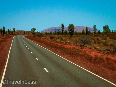 Heading to Uluru / Ayers Rock for sunset