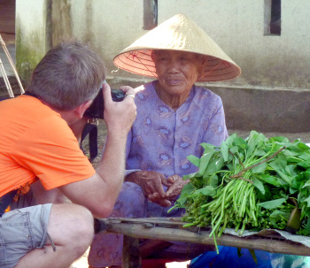 tl-PieterPhotographingOldWoman350x303