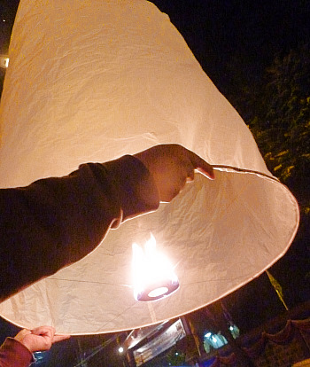 TL-LanternLaunchCloseup350x414
