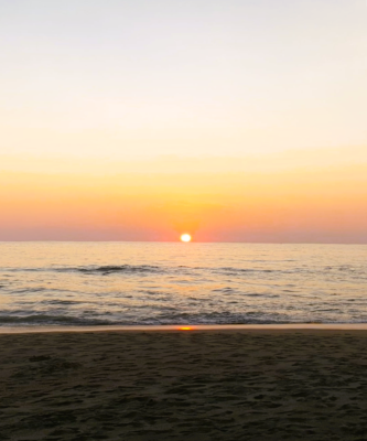 Yet another (spectacular) sunset on the beach...