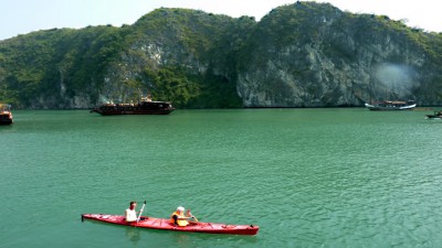 HaLongKayak678x383 (Ha Long Bay: Can You Spell M-A-G-N-I-F-I-C-E-N-T???)