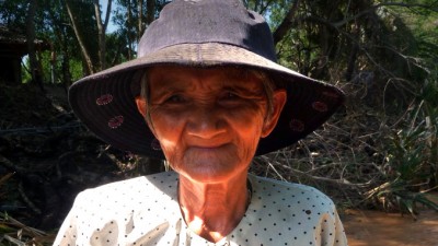 GalleryFairyStreamOldWoman678x383 (Mui Ne, Vietnam – a Quick Getaway)