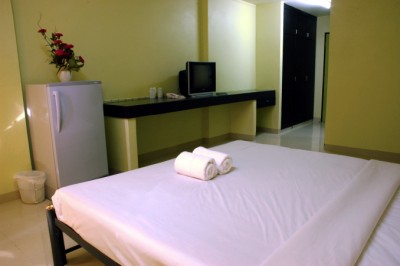 CMSmithTowerBedroom678x451 (Checking Out Chiang Mai…)