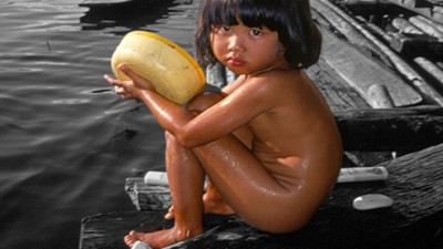 FloatingVillageChileSlider678x383 (Random Photo Memory: Thai Floating Village Child)