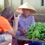 tl-PieterPhotographingOldWoman350x303 (Re-learning Photography in Hoi Anh)