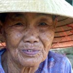 tlOldWoman350x263 (Re-learning Photography in Hoi Anh)