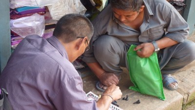 BhaktapurMenPlayingCheckers678x383 (First Impressions:  Nepal)