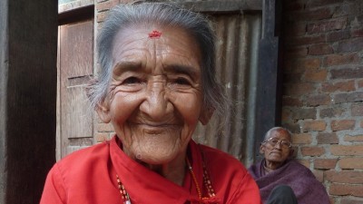 BhaktapurWomanPortrait678x383 (First Impressions:  Nepal)