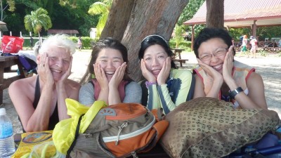 dy-young-cindy-wendy-beach (I’m BAAAAACK! (from Nepal, Borneo and Brunei))