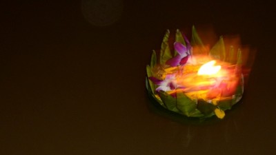 FloatingSingleLoyKrothongSlider (Loy Krothong and the Yi Peng Lantern Festival)