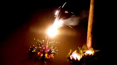 FloatingSparklyLoyKrothongSlider (Loy Krothong and the Yi Peng Lantern Festival)