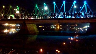 LoyKrothongBridgeSlider (Loy Krothong and the Yi Peng Lantern Festival)