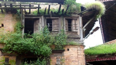 GrassToppedBldgsSlider (Catching up on Nepal: Bhaktapur)