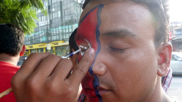 Dipak getting prepped for the game (100 rupees each for a facepaint ~ US$1