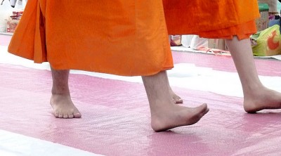 MonksFeetSlider (10,000 – Yep, Ten THOUSAND Saffron-Robed Monks)