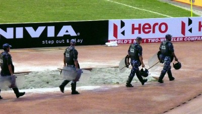 (Kathmandu: Sardine-fest with 20,000 Nepal Soccer Fans!)