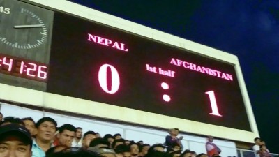 (Kathmandu: Sardine-fest with 20,000 Nepal Soccer Fans!)