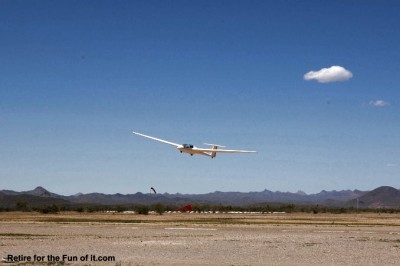 Entry-NevaFels-buzzing-the-airport678x452 (Foto Flip Friday: Follow Your Dreams (The WINNERS!!!))