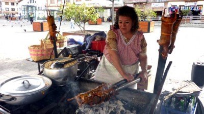 CuyKioskLady (The Requisite Ecuador CUY Dinner)