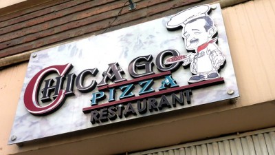 2014-09-18 201409ECU-ChicagoPizzaSignCloseupSlider (Wait!  Chicago Pizza – Here in Cuenca, Ecuador?)