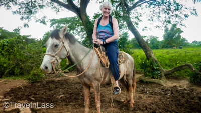 VinalesTobaccoGallery1 (CUBA: The Viñales Valley)