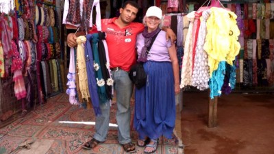 Bartering-for-scarves-in-Egypt-Slider (10 Tips for Bargaining Like a Pro)