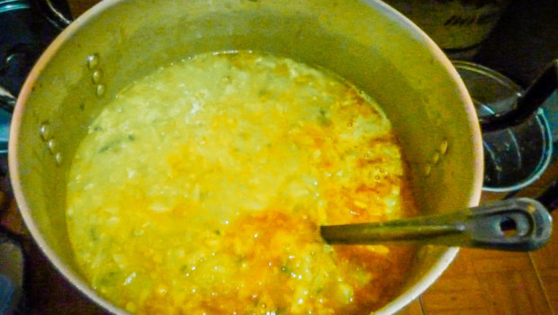 A big pot of simmering fanesca.