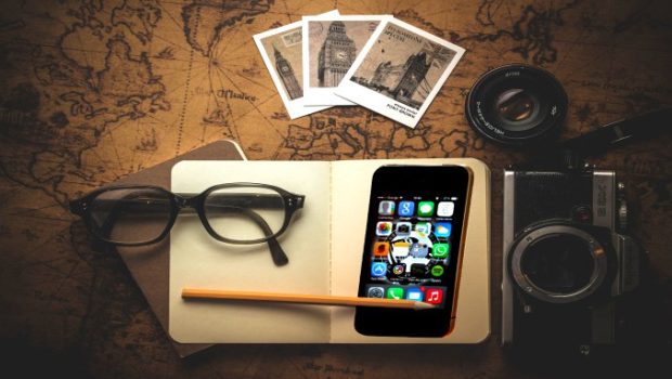 Old-school travel vs. Techy flash-packer gadgets