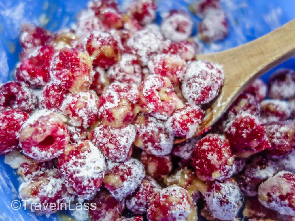 Mix together the ingredients for the raspberry filling.