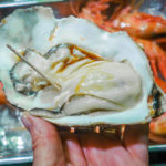 Humongous fresh oyster for breakfast? OMG yeah! (Japan Adventures: Tokyo – Tsukiji Fish Market)