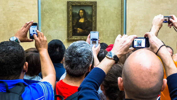 Tourists at the Mona Lisa